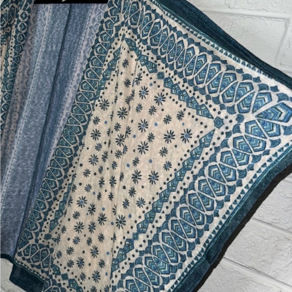 Blue and Cream Women's Kimono - Picture 5 of 8